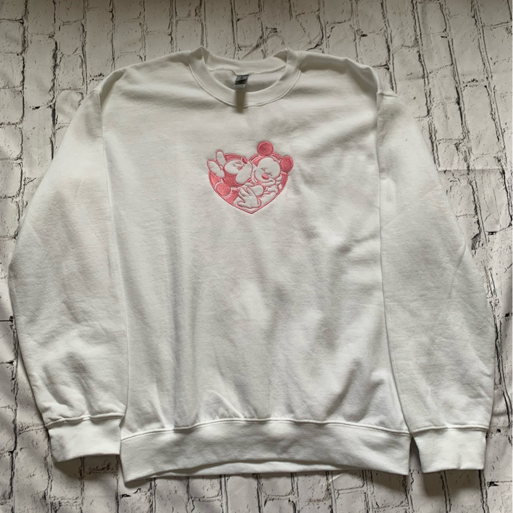 Embroidery Mickey and Minnie Sweater Size Medium - Picture 2 of 3